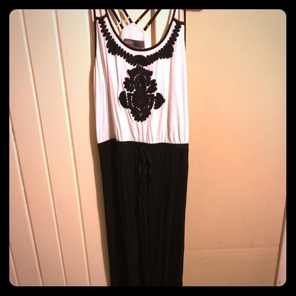 Flattering black and white maxi - Picture 1 of 5